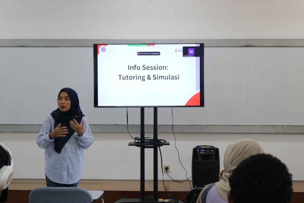 Sesi informasi mengenai tutoring oleh Ibu Retno