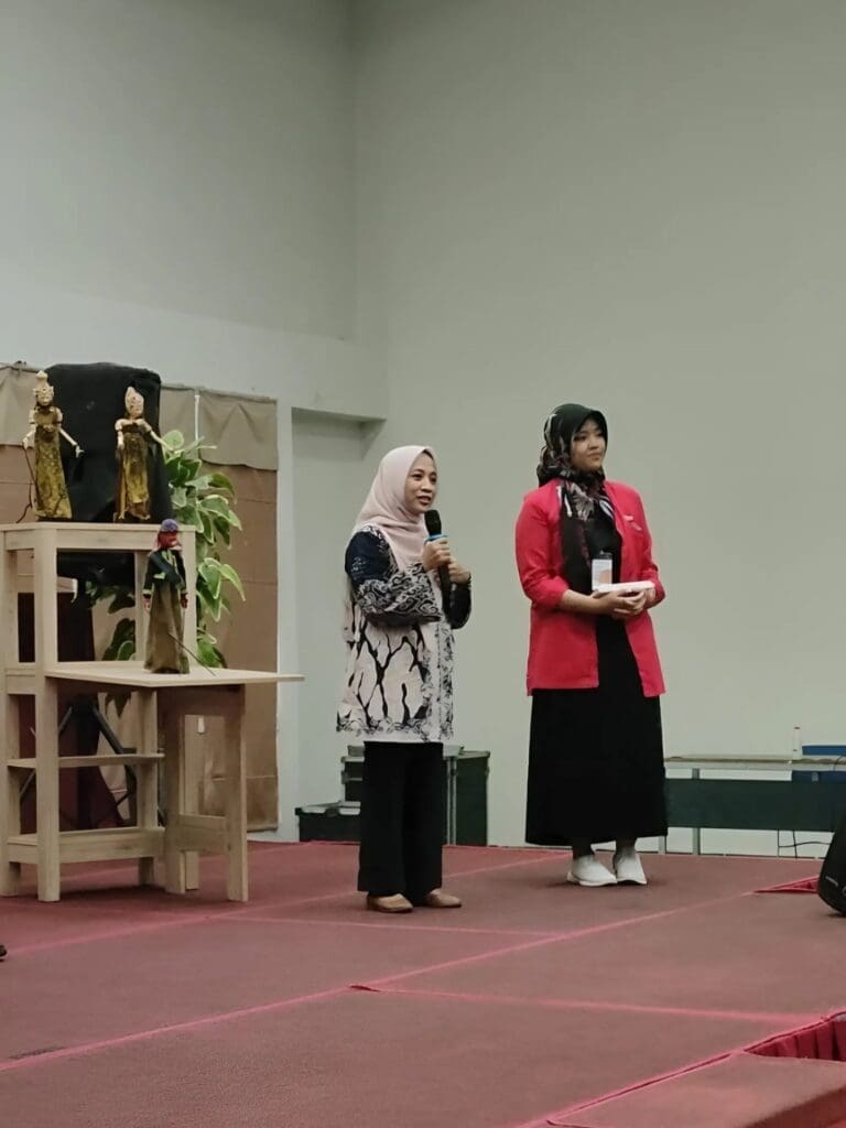 Sambutan dari Kepala Bagian Pusat Bahasa, Ibu Retno Hendryanti, Ph.D.