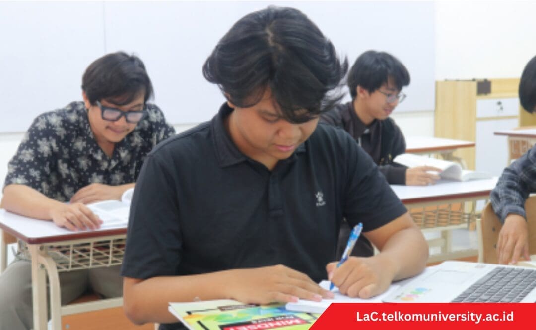 Sesi belajar Reading IELTS di kelas persiapan IELTS Telkom University