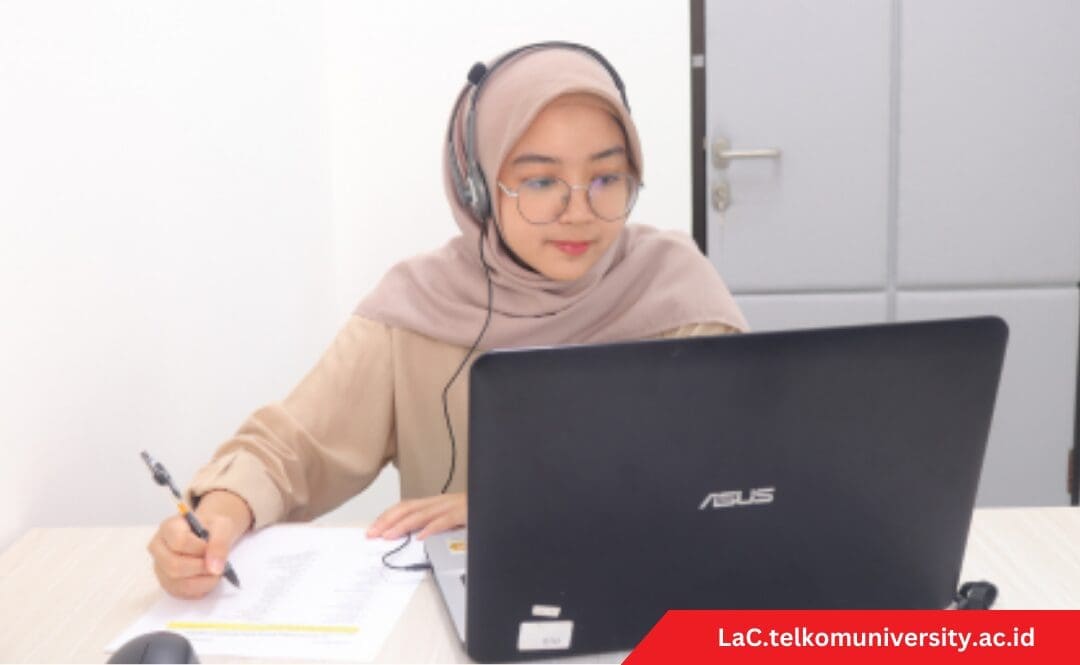 Simulasi tes IELTS Listening di Pusat Bahasa Telkom University