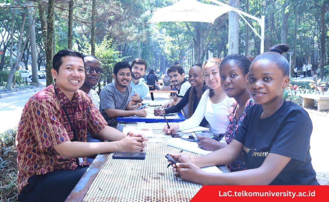 Foreign students learn Indonesian at Telkom University Language Center 